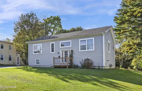 17 Chatham St, Pittsfield, MA 01201