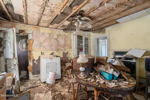Entry Way - 34 Pacific St, Pittsfield, MA 01201 photo 3 of 3