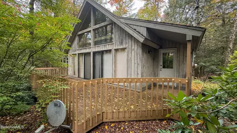 40 Aspen Dr, East Otis, MA 01029