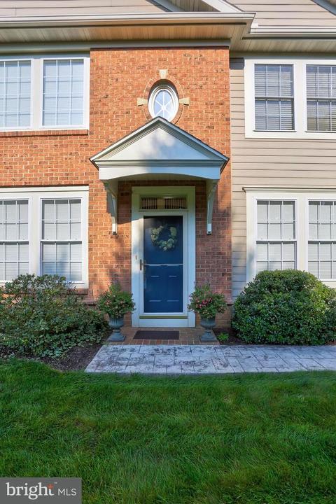 46 Farmview Ln, Lititz, PA 17543 photo 3