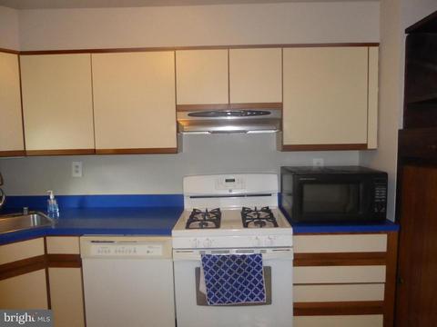 6714 Longridge Dr, Lanham, MD 20706 photo 5