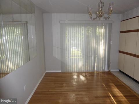 6714 Longridge Dr, Lanham, MD 20706 photo 4
