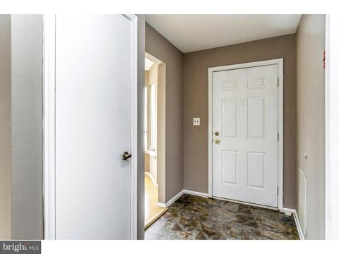 417 Silvia St, Ewing, NJ 08628 photo 2