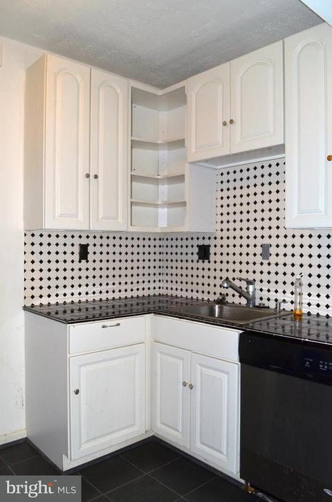 233 Mallow Hill Rd, Baltimore, MD 21229 photo 8