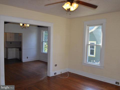 233 Mallow Hill Rd, Baltimore, MD 21229 photo 4