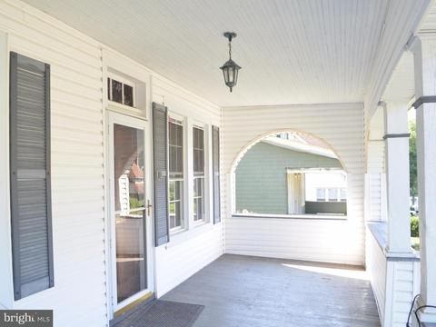 233 Mallow Hill Rd, Baltimore, MD 21229 photo 2