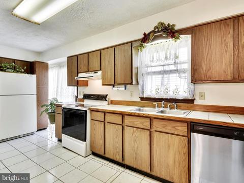 1726 Chesapeake Dr, Edgewater, MD 21037 photo 9