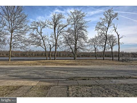620 River Dr, Riverside, NJ 08075 photo 3