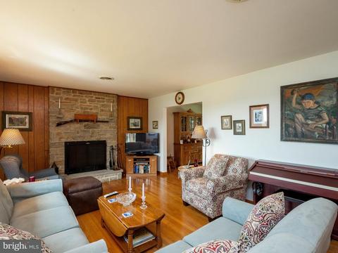 2305 Darlene Rd, Hampstead, MD 21074 photo 5