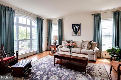 8604 Waterside Ct, Laurel, MD 20723 photo 4