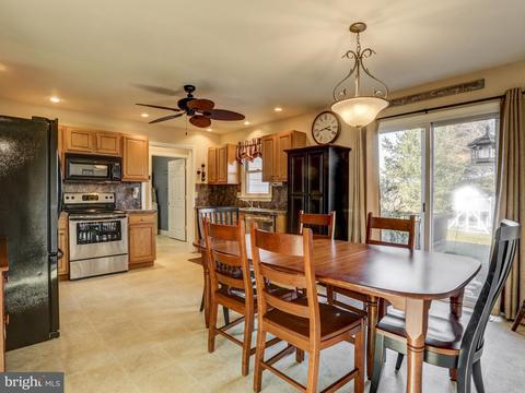 129 W Lexington Rd, Lititz, PA 17543 photo 10