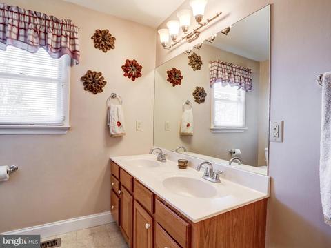 129 W Lexington Rd, Lititz, PA 17543 photo 20