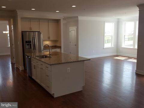 5104 Continental Dr, Frederick, MD 21703 photo 3