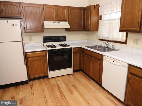 522 W 2nd Ave, Lititz, PA 17543 photo 2