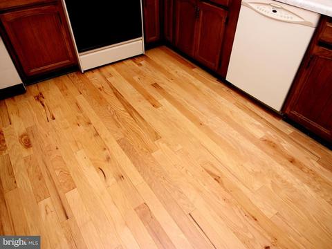 522 W 2nd Ave, Lititz, PA 17543 photo 4