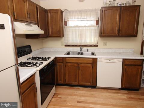 522 W 2nd Ave, Lititz, PA 17543 photo 3