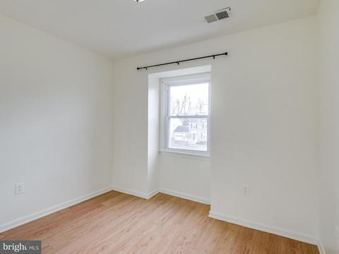 301 Cherry Ct, Herndon, VA 20170 photo 17