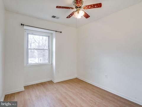 301 Cherry Ct, Herndon, VA 20170 photo 18