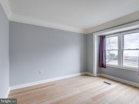 301 Cherry Ct, Herndon, VA 20170 photo 4