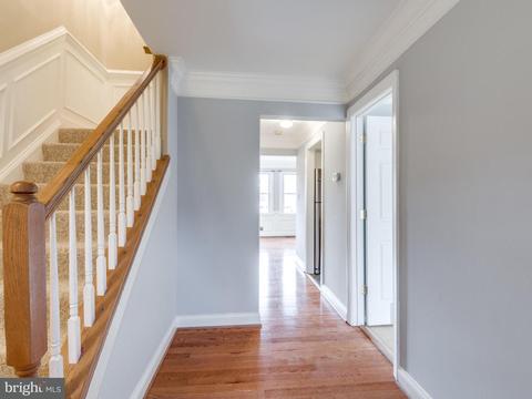 301 Cherry Ct, Herndon, VA 20170 photo 3