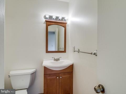 301 Cherry Ct, Herndon, VA 20170 photo 14