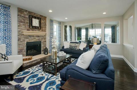 10046 Rowan Ln, Laurel, MD 20723 photo 4