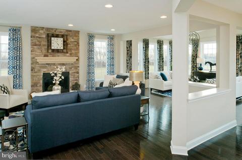 10046 Rowan Ln, Laurel, MD 20723 photo 3