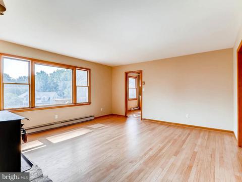 7 Spring Heath Ct, Windsor Mill, MD 21244 photo 8