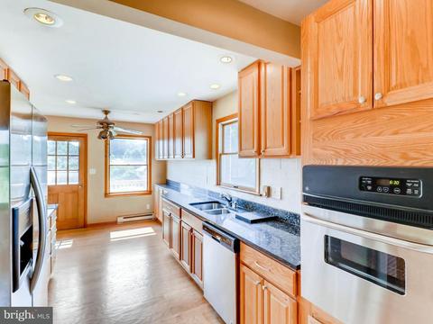 7 Spring Heath Ct, Windsor Mill, MD 21244 photo 6