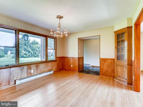 7 Spring Heath Ct, Windsor Mill, MD 21244 photo 9