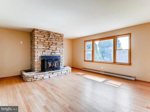 7 Spring Heath Ct, Windsor Mill, MD 21244 photo 1