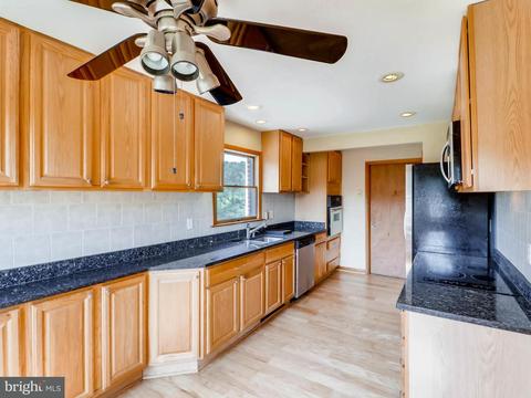 7 Spring Heath Ct, Windsor Mill, MD 21244 photo 10
