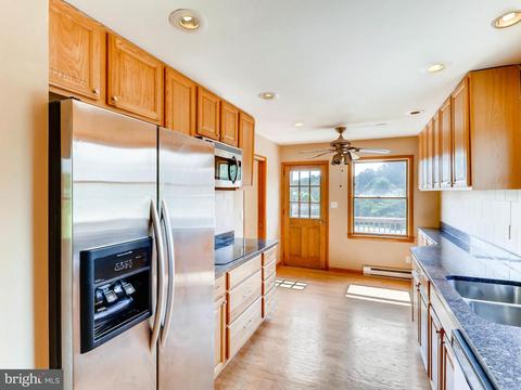 7 Spring Heath Ct, Windsor Mill, MD 21244 photo 2