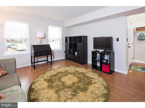 472 Granger Dr, Bear, DE 19701 photo 2