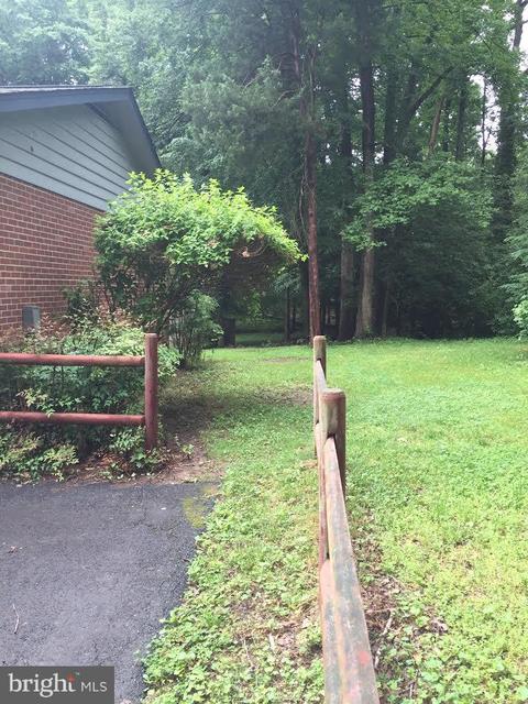18315 Candice Dr, Triangle, VA 22172 photo 2