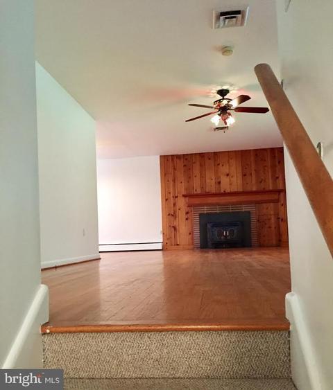 18315 Candice Dr, Triangle, VA 22172 photo 3