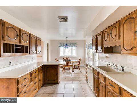 46 Rolling Ln, Hamilton, NJ 08690 photo 9