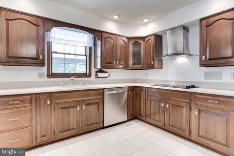 7966 Frances Ln, Pasadena, MD 21122 photo 9