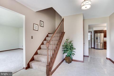 7966 Frances Ln, Pasadena, MD 21122 photo 3