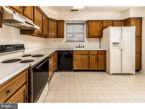 643 Cascade Dr S, Mount Laurel, NJ 08054 photo 4