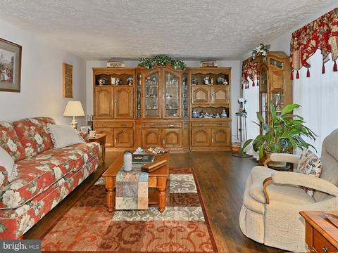 7610 Springfield Hills Dr, Springfield, VA 22153 photo 6