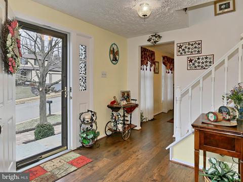 7610 Springfield Hills Dr, Springfield, VA 22153 photo 5