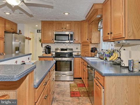 7610 Springfield Hills Dr, Springfield, VA 22153 photo 12