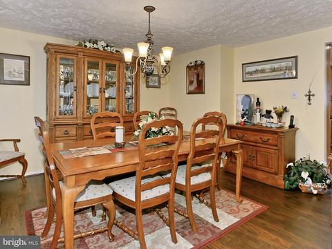 7610 Springfield Hills Dr, Springfield, VA 22153 photo 9