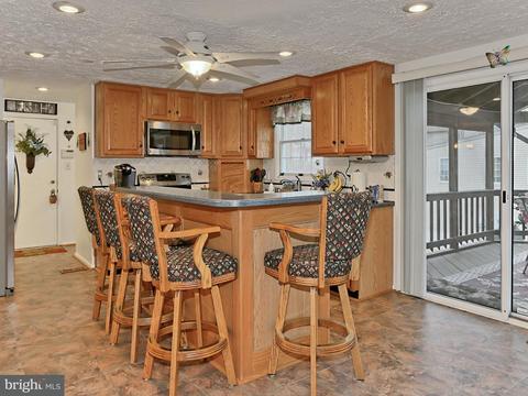 7610 Springfield Hills Dr, Springfield, VA 22153 photo 8