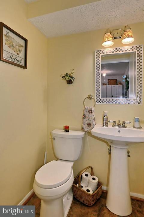 7610 Springfield Hills Dr, Springfield, VA 22153 photo 17