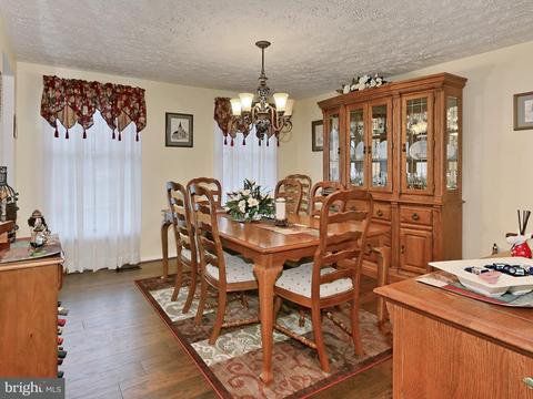 7610 Springfield Hills Dr, Springfield, VA 22153 photo 10