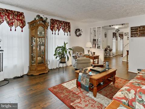 7610 Springfield Hills Dr, Springfield, VA 22153 photo 7
