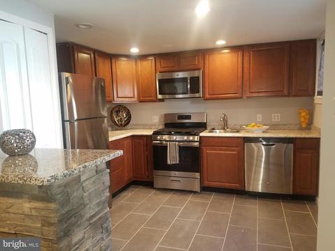 320 Castle St S, Baltimore, MD 21231 photo 1