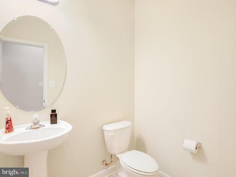 11673 Leesborough Cir, Silver Spring, MD 20902 photo 5